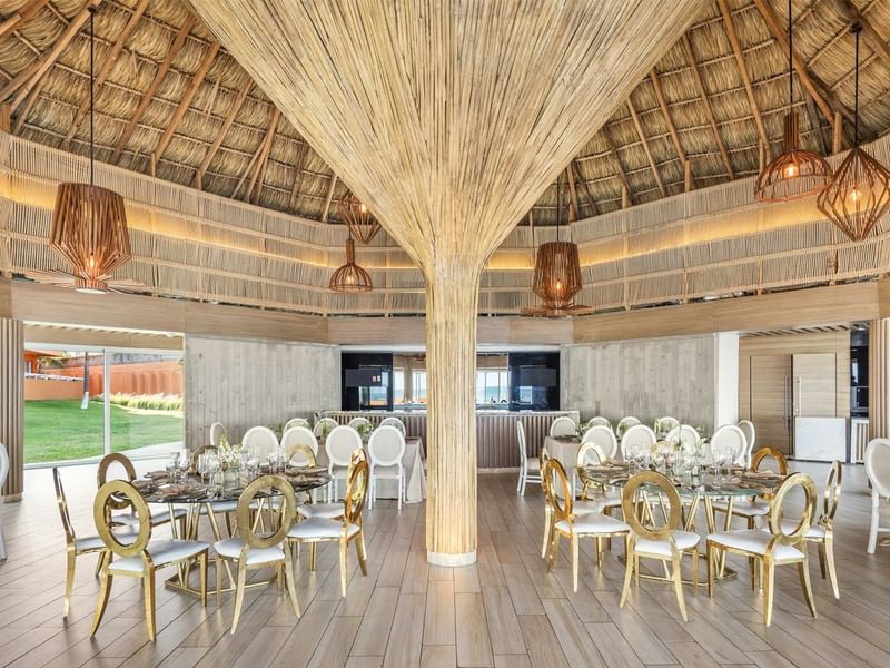 Elegant dining area with wooden tables and chairs, bamboo ceiling at Grand Fiesta Americana Veracruz.