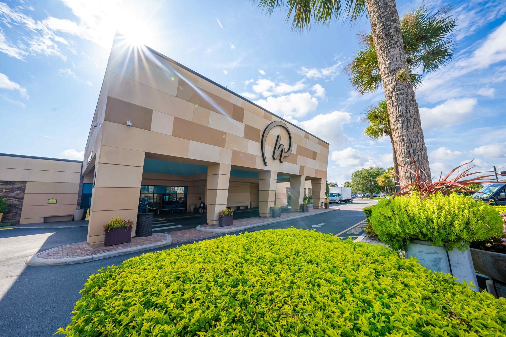 The exterior of Rosen Inn International back lit by the sun.