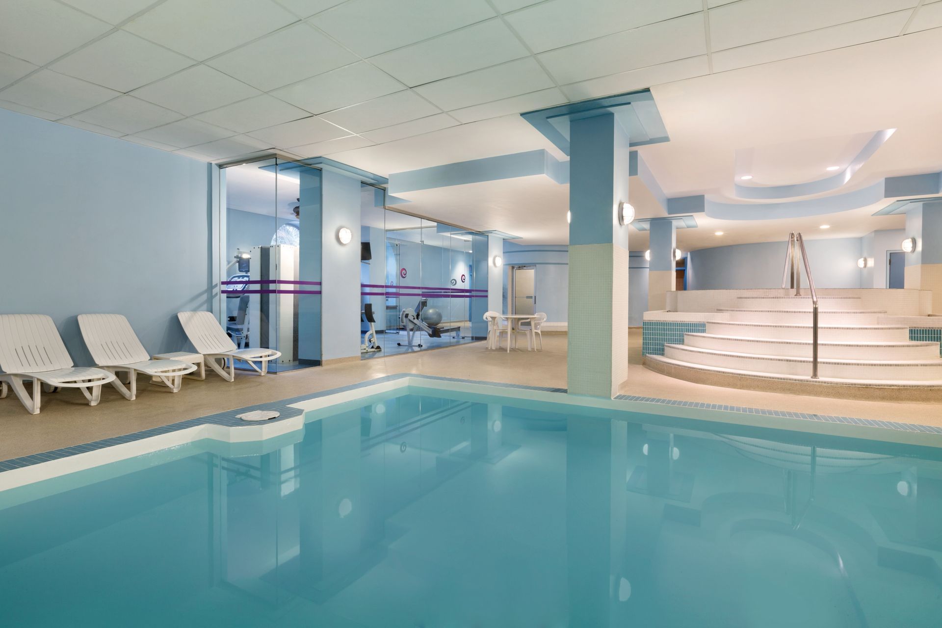 Coast Edmonton Plaza Hotel - Pool