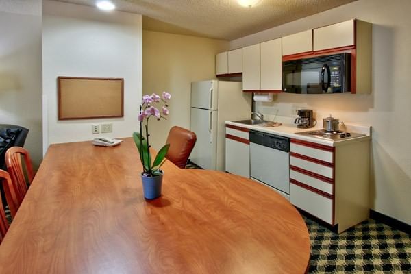 Gallery MCM Elegante Suites Colorado Springs   Colorado Springs King Suite Kitchen 