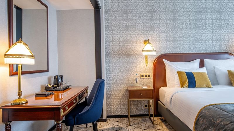 Deluxe room work desk