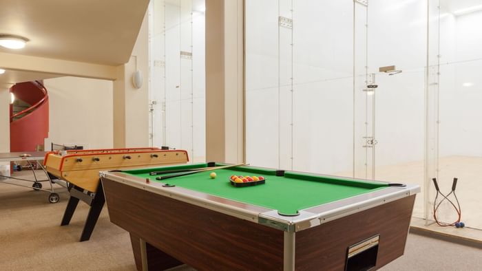 Area with Billiard boards at Hotel Le Forum