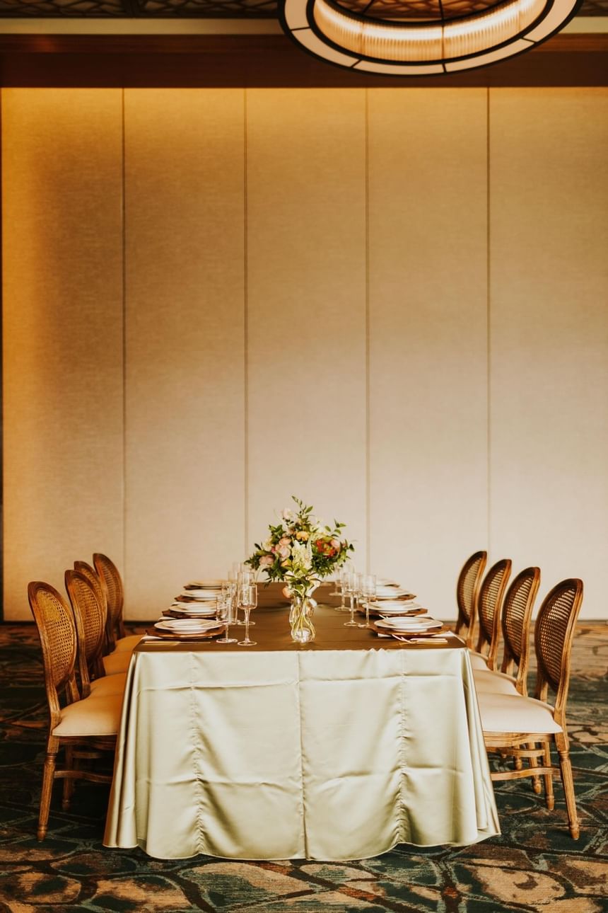 A dining table arrangement at Gilman Hall Chattanooga