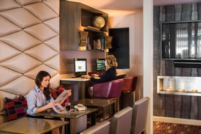 Charlesmark Lobby & Business Center