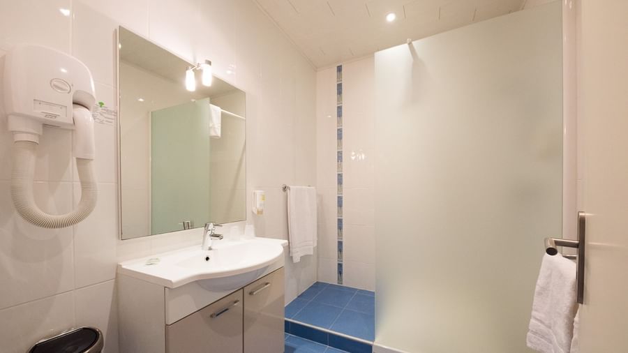 Bathroom interior in Chambre Confort at Le Kastelberg