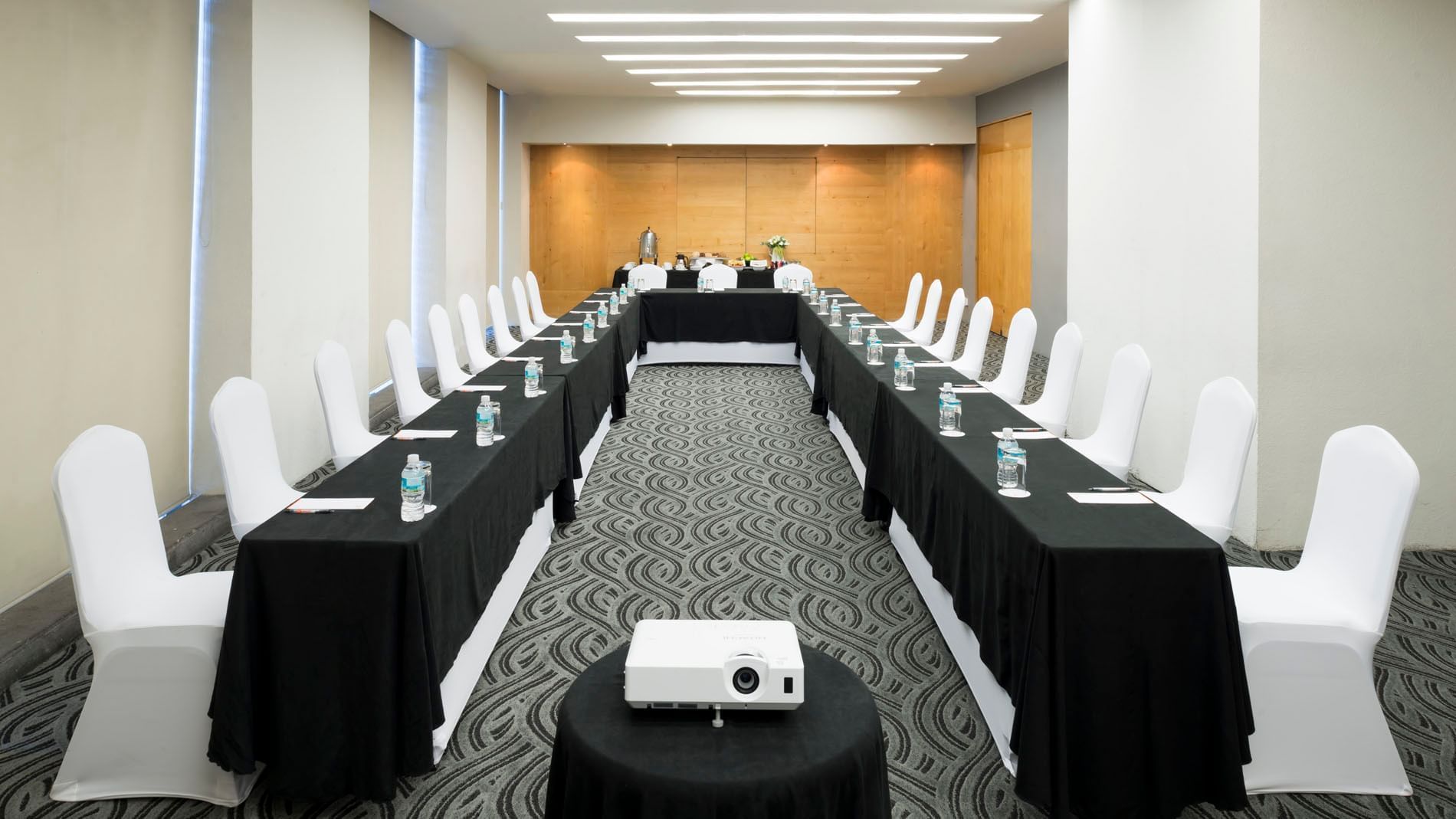 Formal U-shaped Mexico Venue at Real Inn Perinorte, featuring a projector and tables with black linens