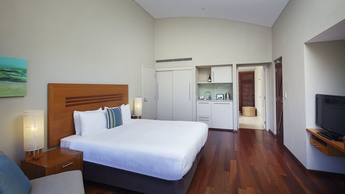 Pullman Resort Bunker Bay Studio lake view