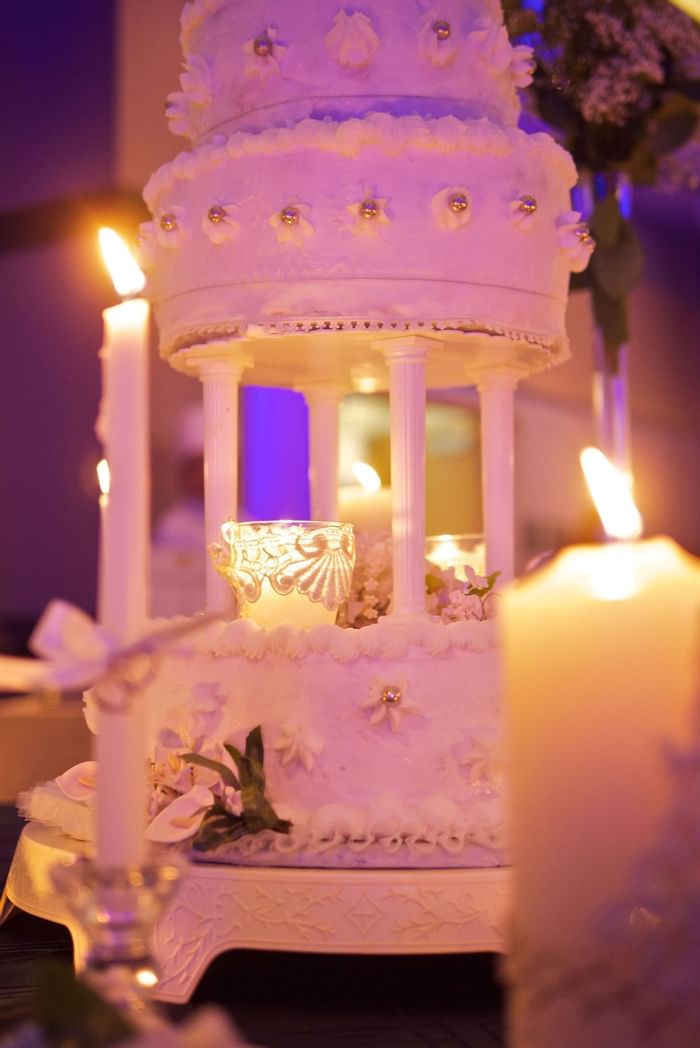 Close-up of wedding cake & candles at Kellogg Conference Center