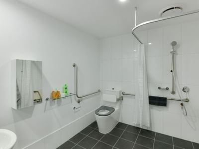 UniLodge Toowong - Accessible Apartment Bathroom
