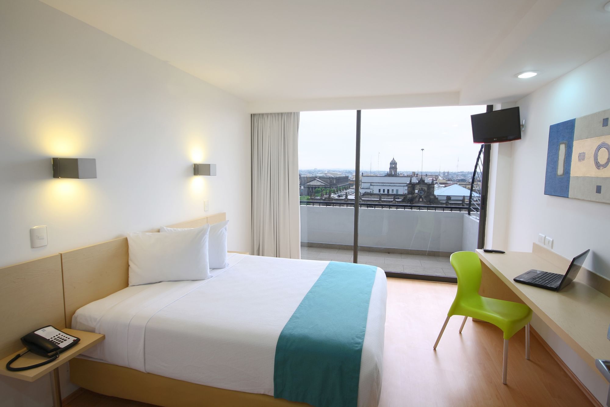 CONFORTABLE ROOMS