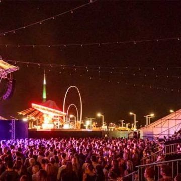 Huge crowd at a festival near Be Fremantle in the night 