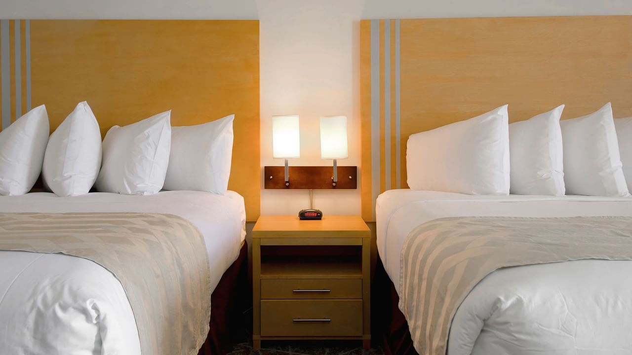 Two queen beds with lamps