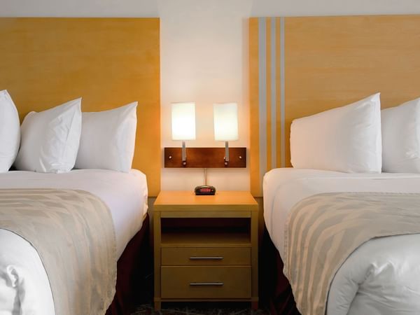 Queen beds with pretty lamps