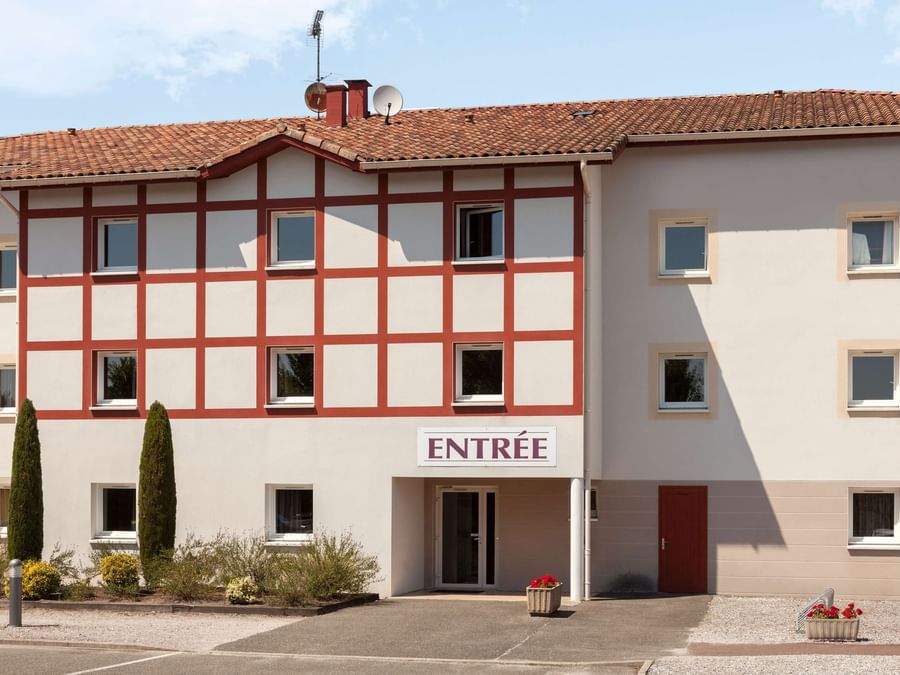 Exterior view of the hotel main entrance at Hotel Les Bruyeres