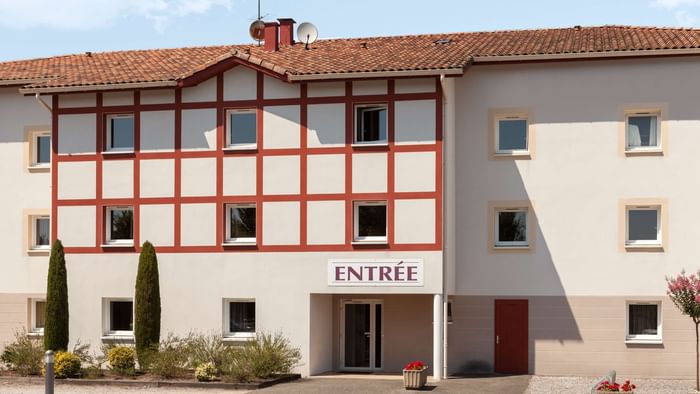 Exterior view of the hotel main entrance at Hotel Les Bruyeres