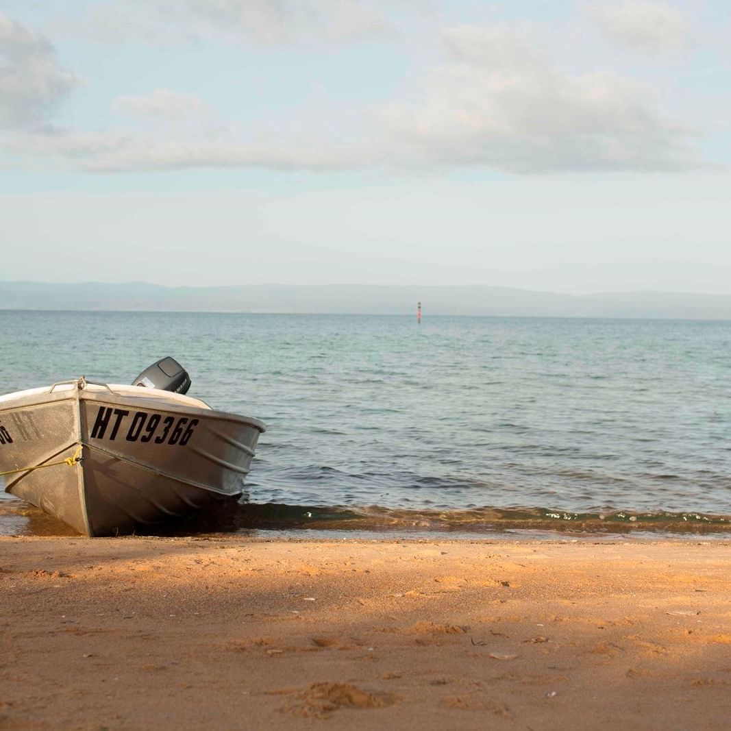 A boat parked on the beach near the Freycinet Lodge