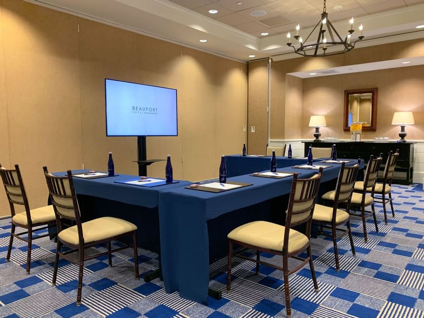 U-shaped table in meeting room at Beauport Hotel Gloucester