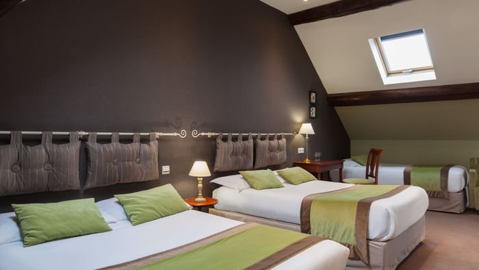 Bedroom with double beds at Hotel de la Paix