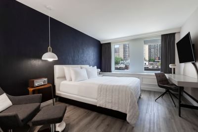 Classic Queen Bed with working area at SENS Hotel