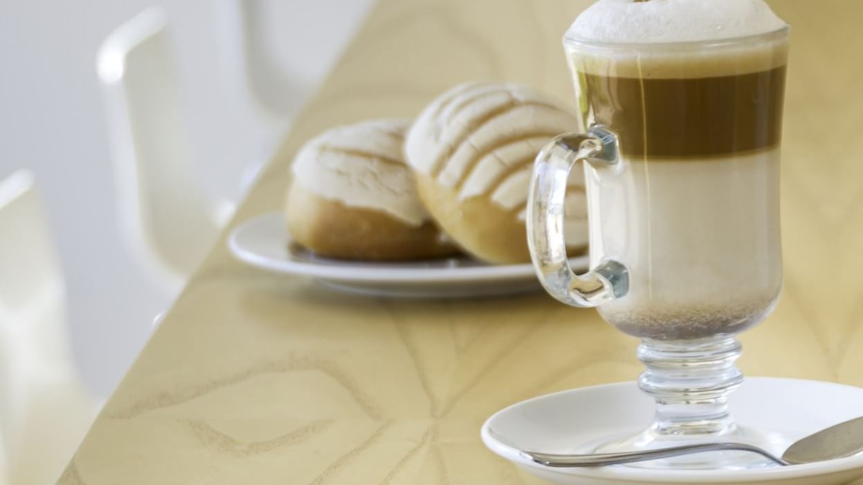 Closeup cappuccino glass served at Fiesta Inn Querétaro 