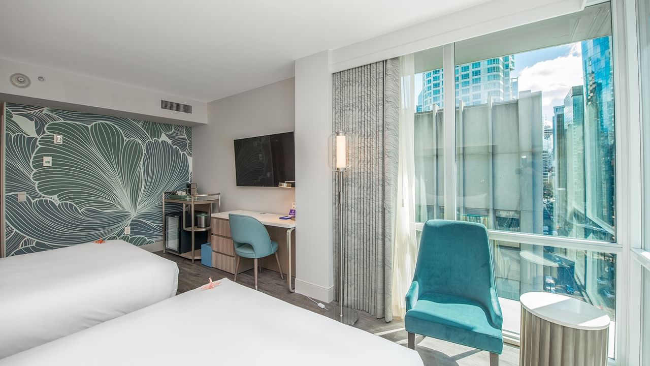 Accessible Two Queens at Coast Coal Harbour Vancouver Hotel by APA