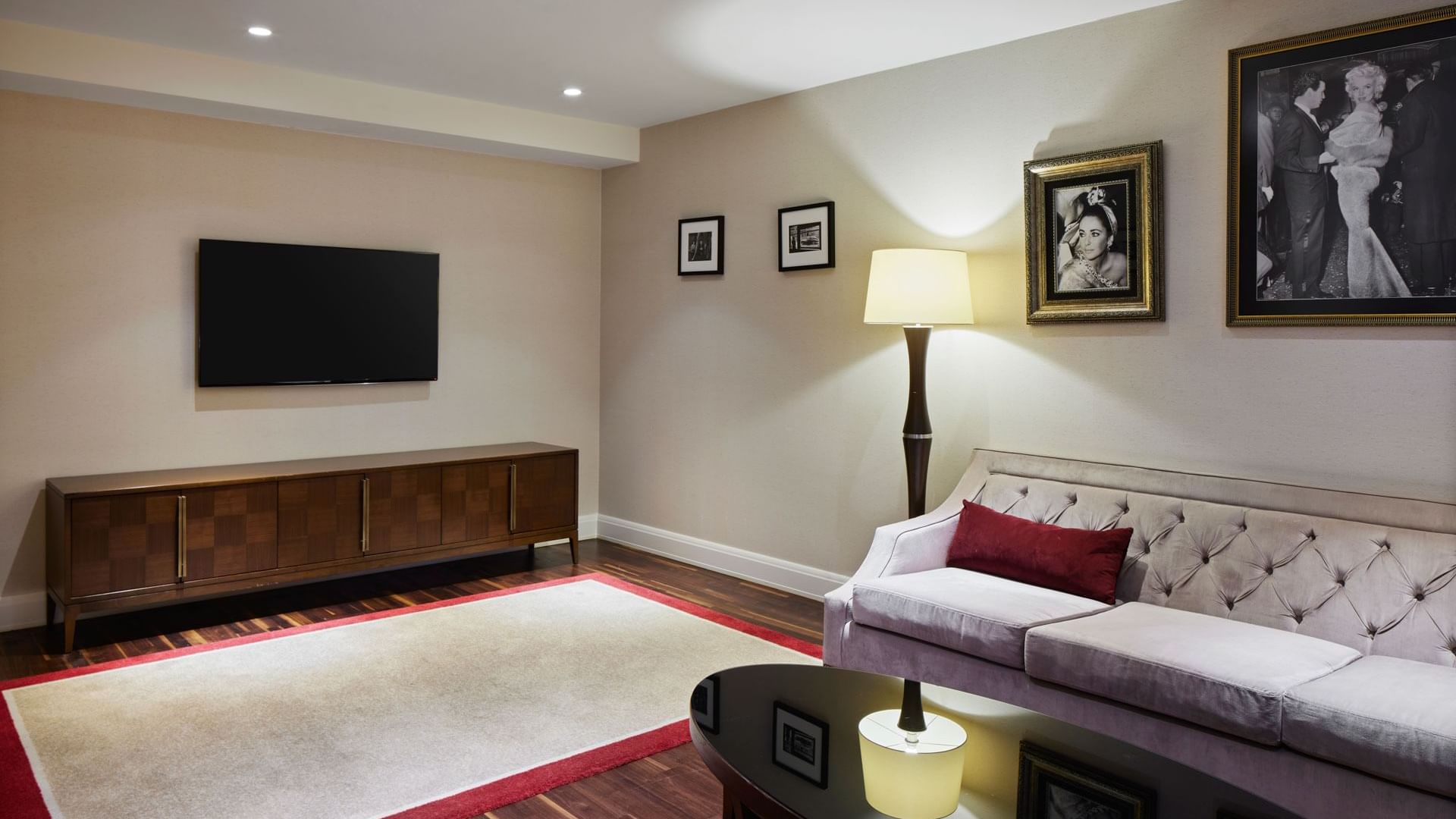 TV lounge area in Gendarmenmarkt Duplex Suite at Titanic Gendarmenmarkt Berlin