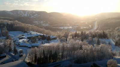 vue paysage de montagnes enneigées