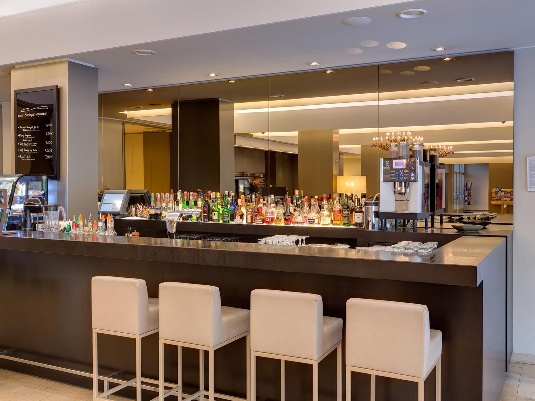 The modern and stylish Lobby Bar at Hotel Sylter Hof Berlin.