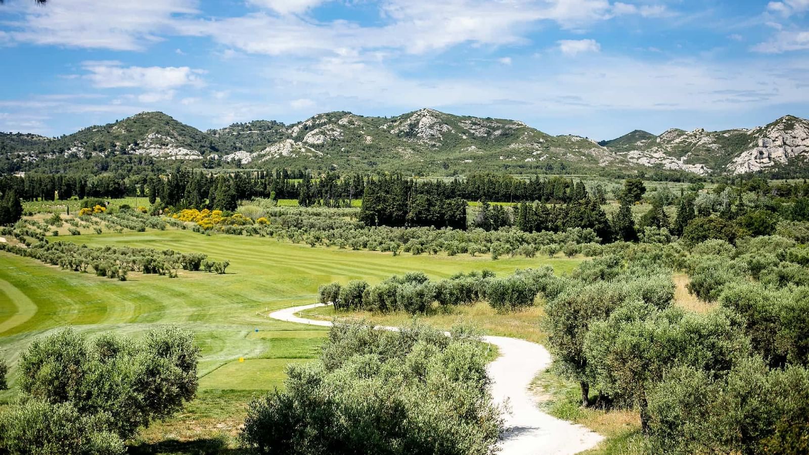 Golf Ground with Alpilles mountain view, Domaine de Manville