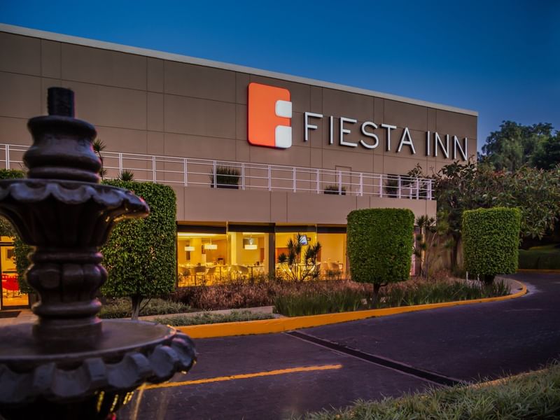 Exterior view of the entrance to Fiesta Inn Ciudad de Mexico