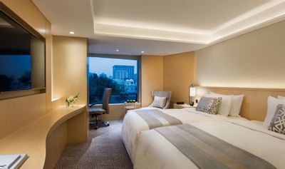 Interior of Standard room with 2 beds at White Swan hotel