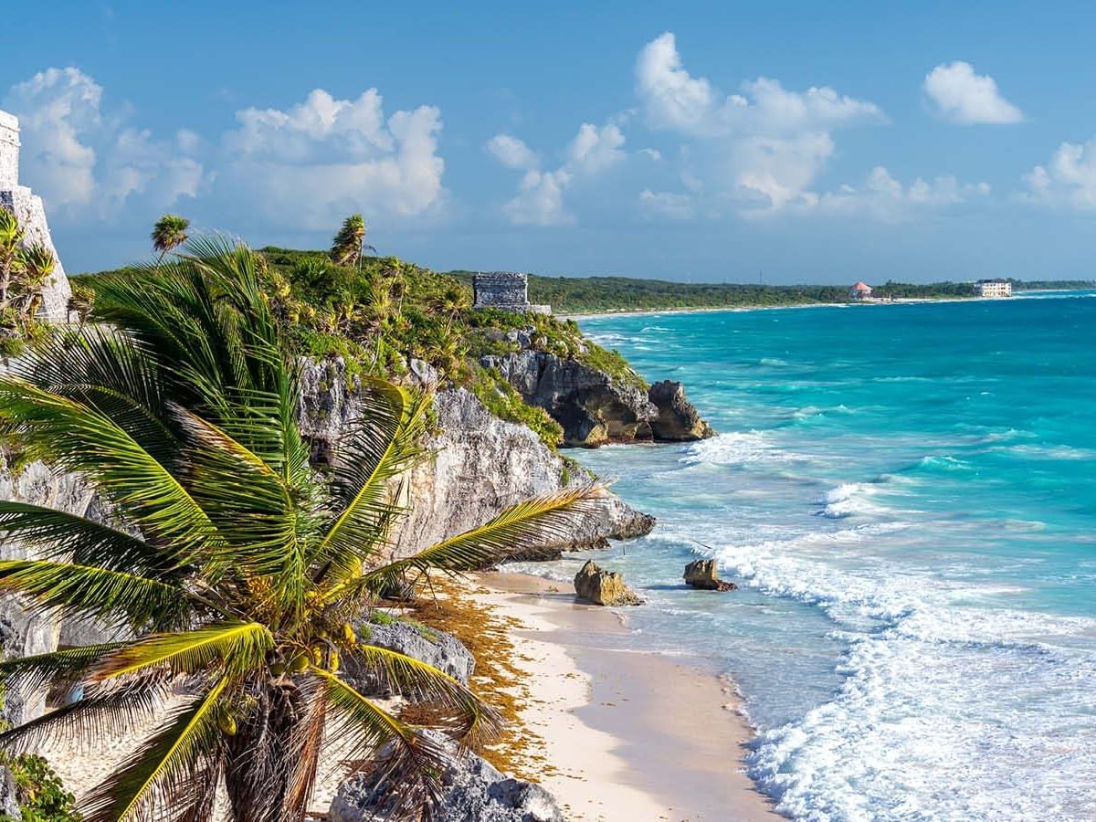 Vista lejana de la playa de Xel-Há cerca de Grand Fiesta Americana