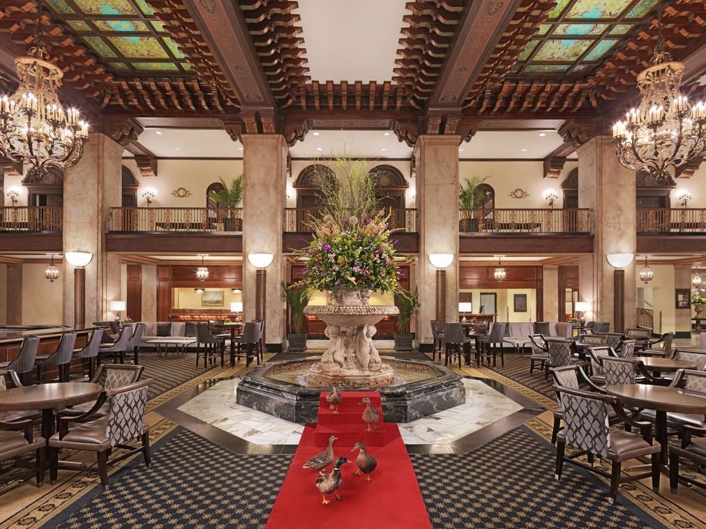 The splendid lounge area with a fountain at Peabody Memphis