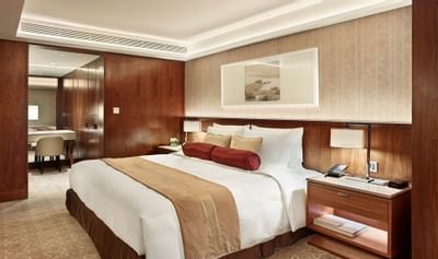 Interior of the Club Deluxe Room at White Swan hotel