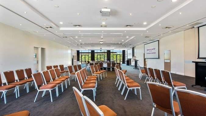 Meeting hall arrangement for large conferences on the Central Coast
