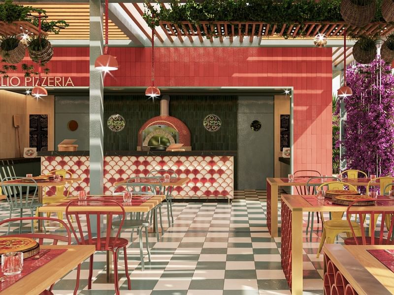 Estilizada pizzería Elio en Fiesta Americana Funeeq Punta Cana con horno de ladrillo en un ambiente vibrante