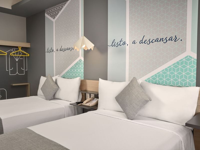 Interior de una habitación Queen en One Hotels