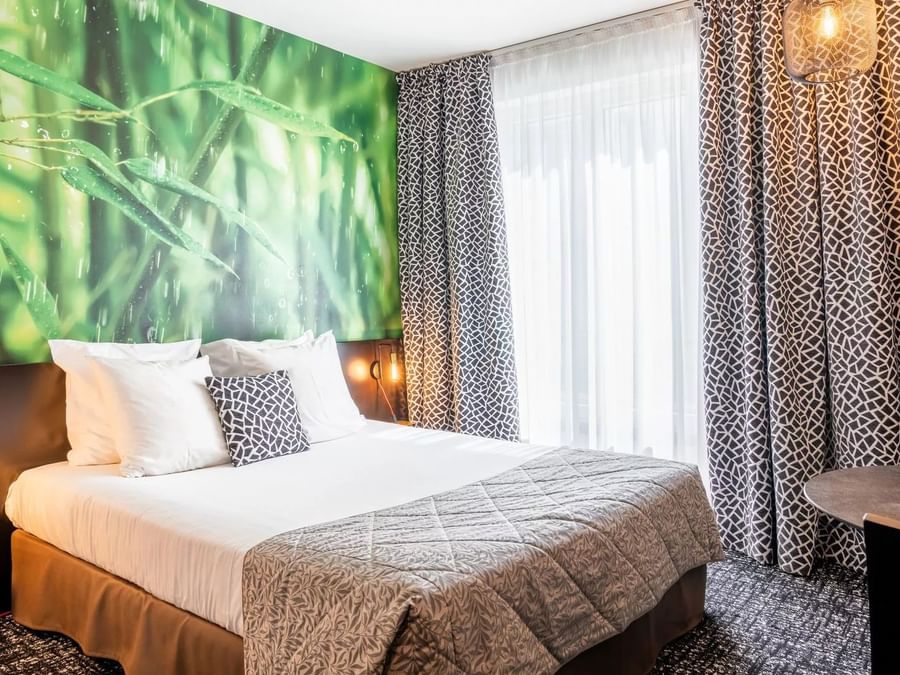 Chambre familiale communicante élégante avec vue sur la ville à l'Hôtel de la Paix, Brest.