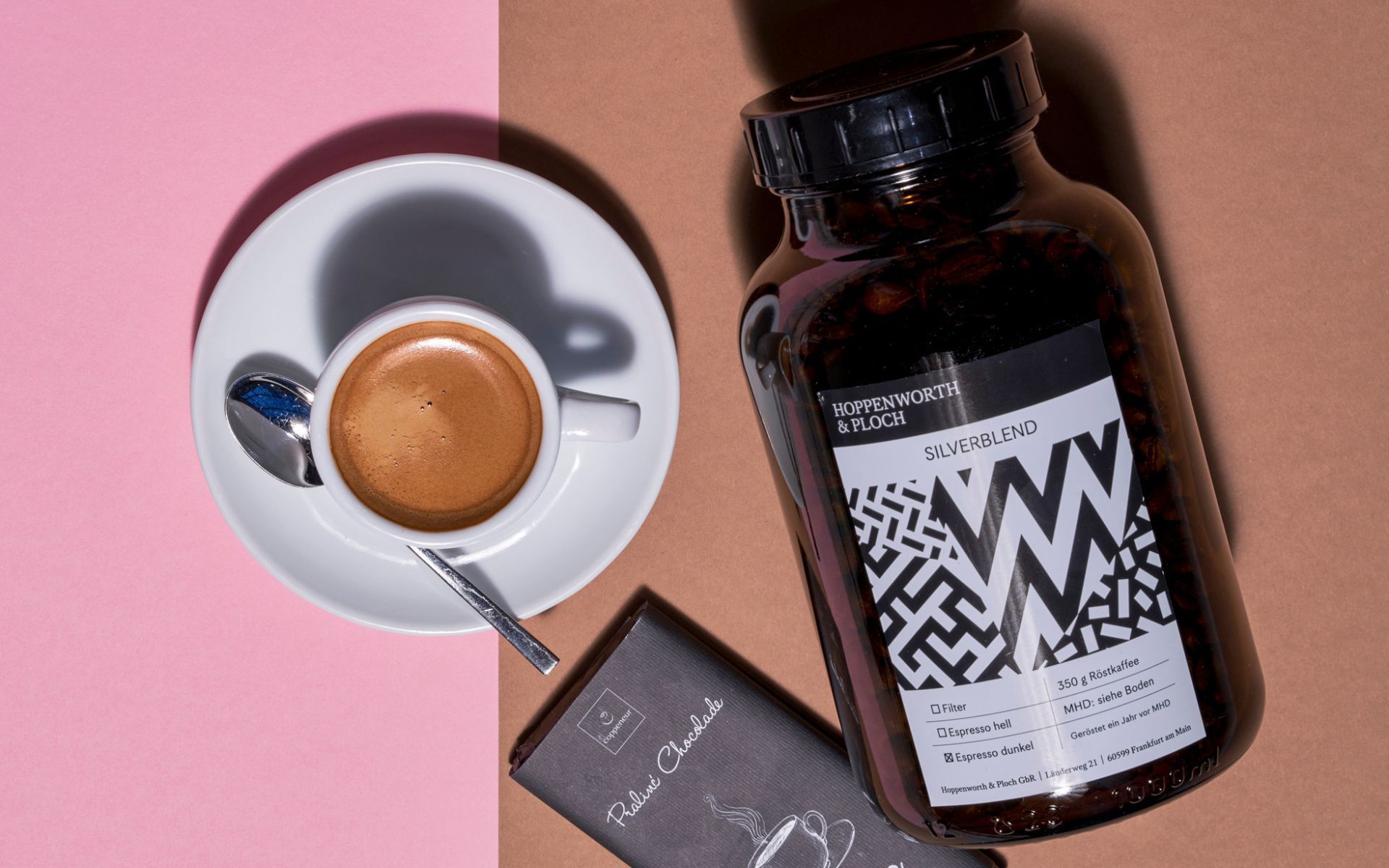 Tasse Kaffee mit Black Label Essential PCT in den Flemings Hotels