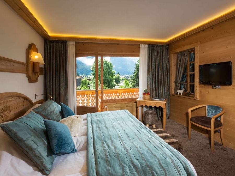 View of the Luxury Suite bedroom at The Originals Hotels