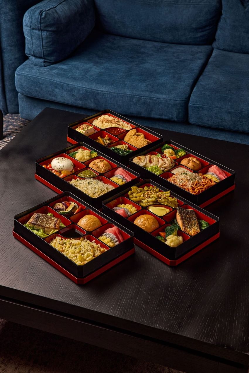From meetings to private gatherings: savor the timeless quality of the Premium Classic Bento selection from Tablescape.