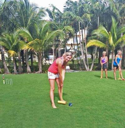 Ladies playing golf at The Somerset On Grace Bay