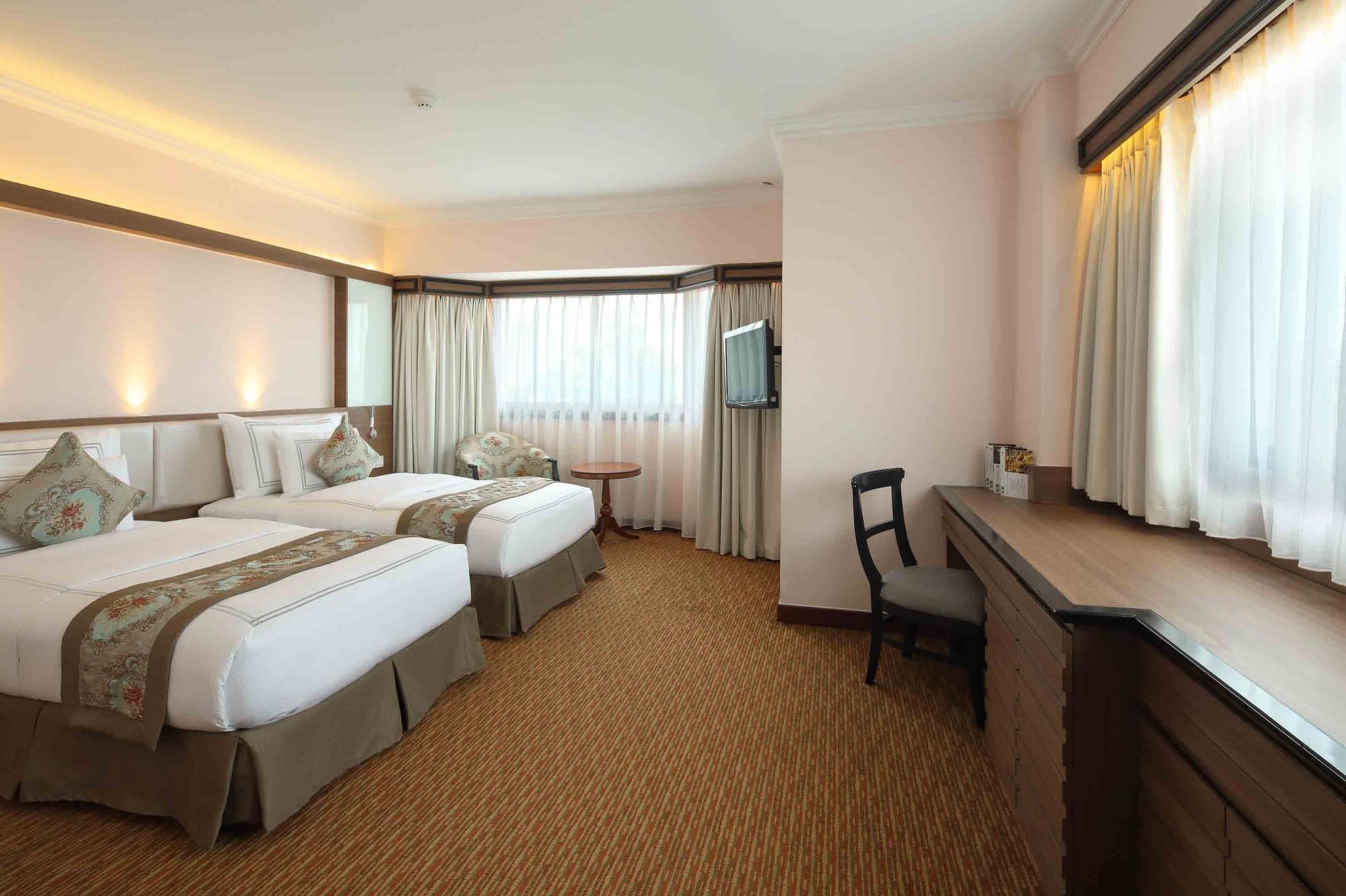 Beds placed by the window in Premiere Club City View Twin at Sunway Hotel Hanoi