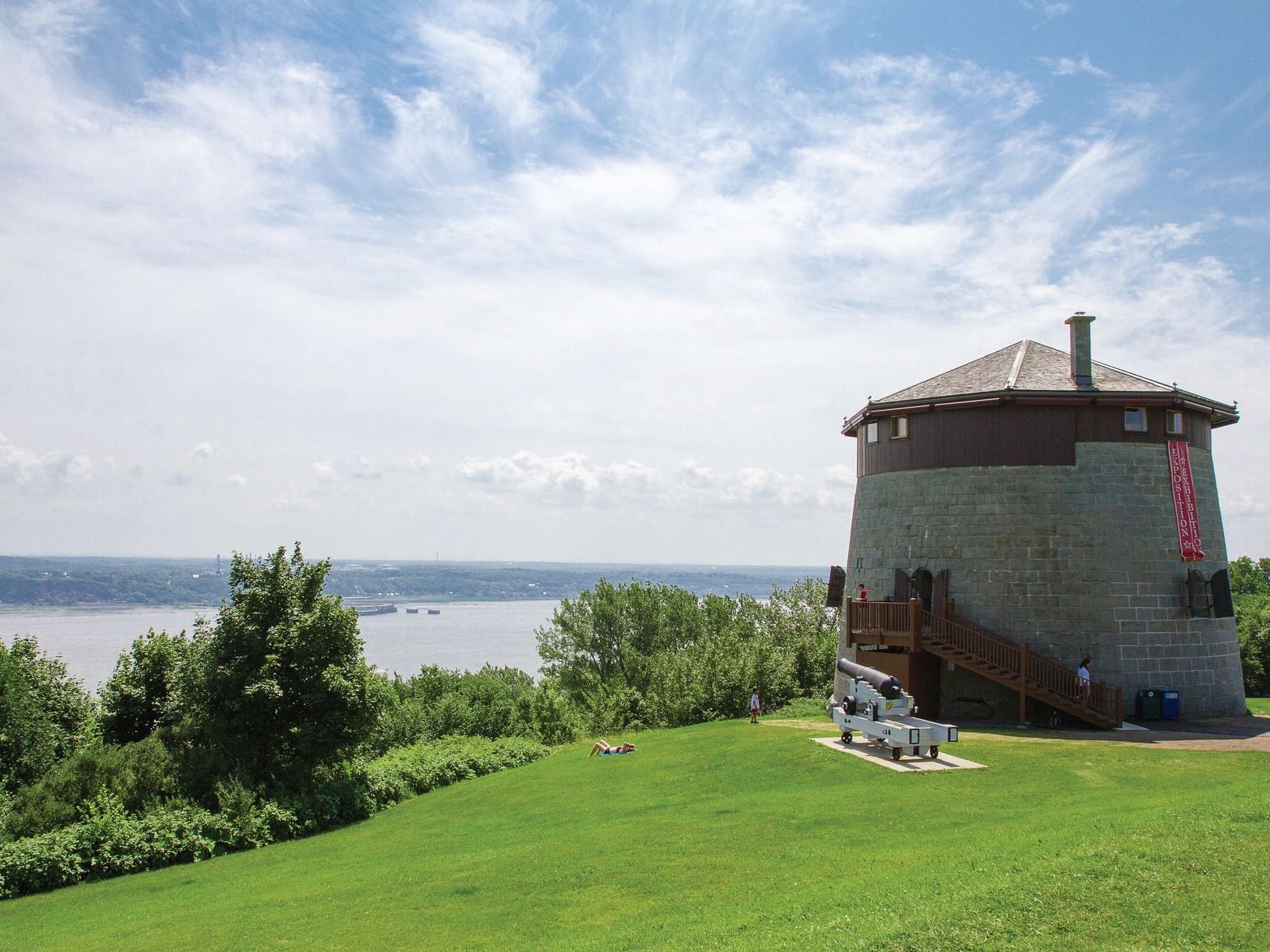 un bâtiment sur les plaines d'abraham