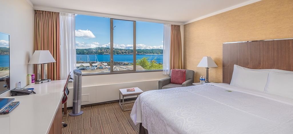 Coast Discovery Inn Premium King Room