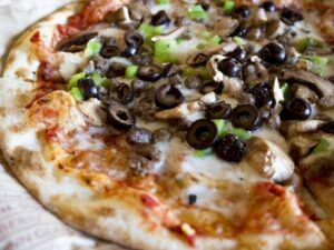 Close-up of a pizza served in NYPD Pizza, Rosen Inn Universal