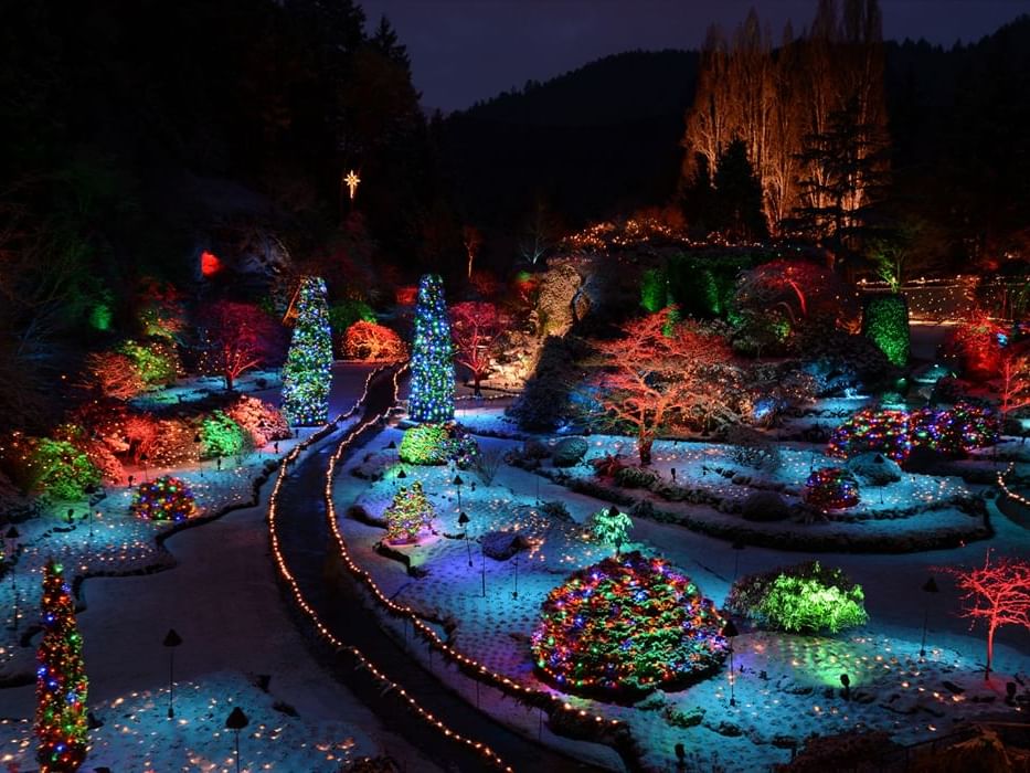 Butchart-Gardens-Sunken-garden-lookout-Christmas