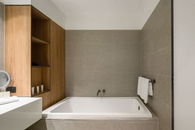 Bathroom tub & vanity area in a Room at Nesuto Docklands