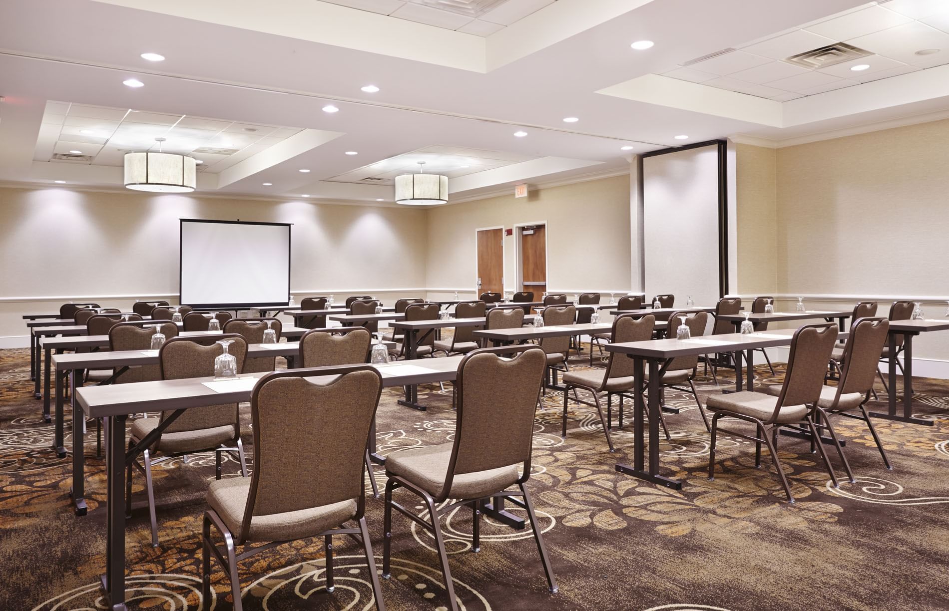 Classroom type set-up in a meeting room at Hotel Silver Spring