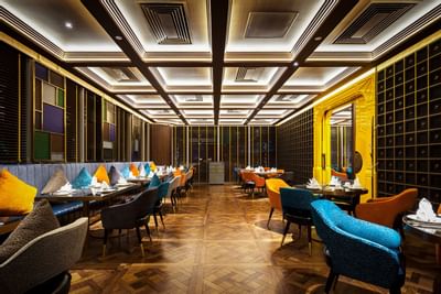 Table settings in Xin Ming Yuen at Hotel Éclat Beijing